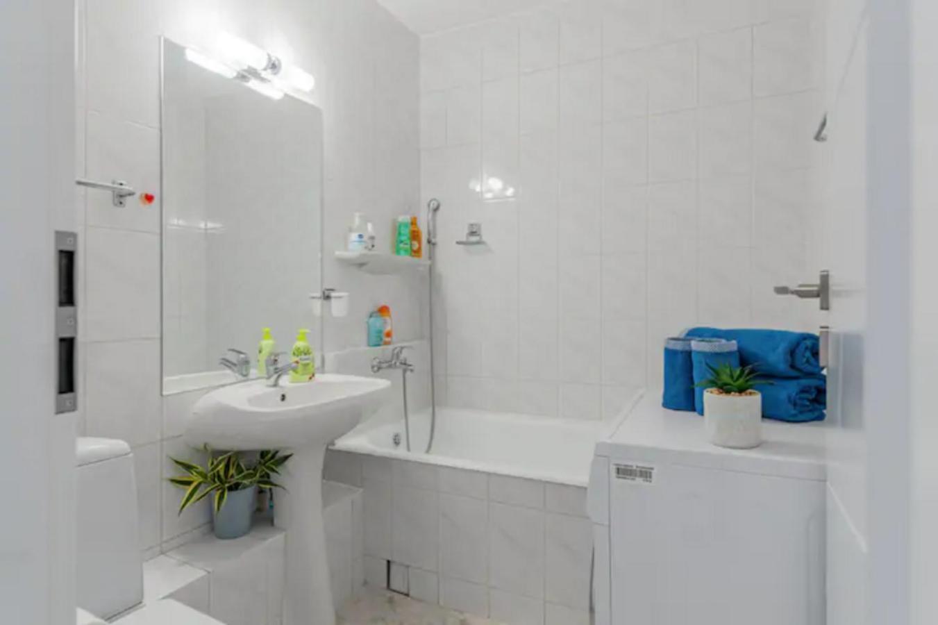 Cosy & Chic Studio Close By Victoria Square บูคาเรสต์ ภายนอก รูปภาพ